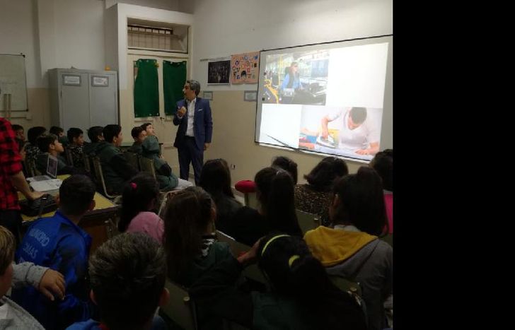 los talleres ya llegaron a 1.300 docentes.