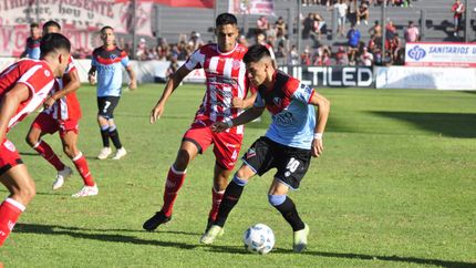 Talleres de Escalada y Brown de Adrogué empatan 0 a 0 al término del primer tiempo.