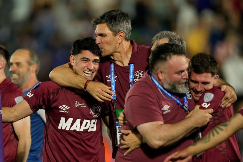 Lanús quiere renovar contrato con Mauricio Pellegrino.