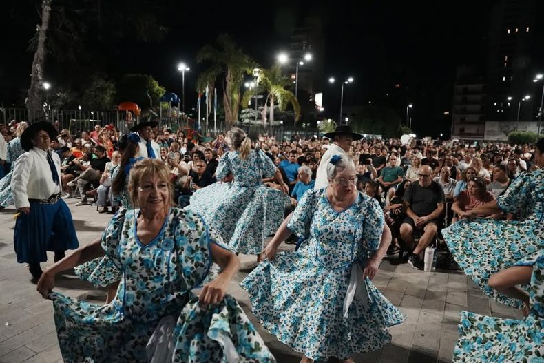 Federico Otermín participó de la fiesta en honor a la Virgen de la Paz en la plaza Grigera, Lomas de Zamora. 