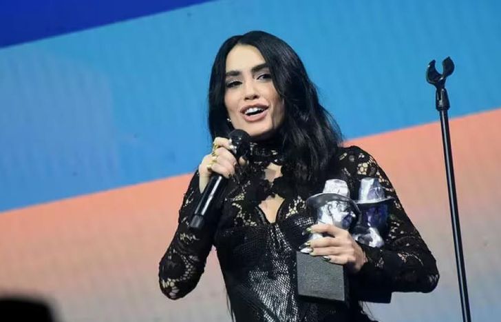 Lali dio un fuerte discurso.