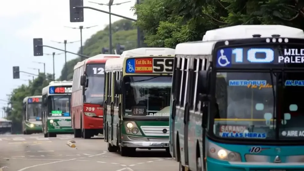 Colectivos del AMBA reducen su frecuencia por el aumento del gasoil Colectivos del AMBA reducen su frecuencia por el aumento del gasoil