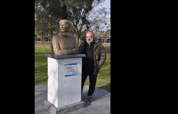 “tiene su mirada al cielo, el lugar que más le gustaba a Carola.”
