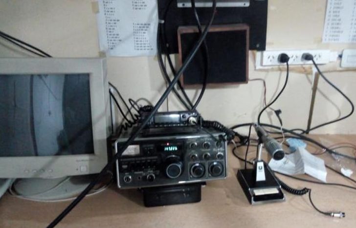 Los aparatos que permiten comunicaciones de largo alcance.