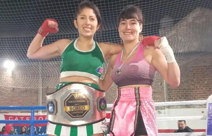 Con su rival, tras la pelea.