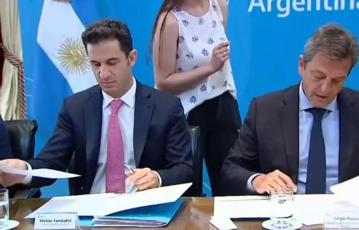 Sergio Massa y Matías Tombolini anunciaron el programa Ahora 10 para la compra de celulares.