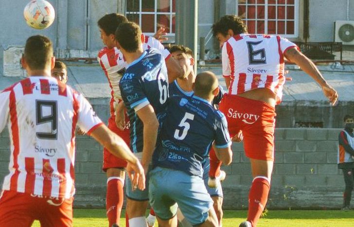 Sainz marcó el gol con el que Talleres arrancó ganando.