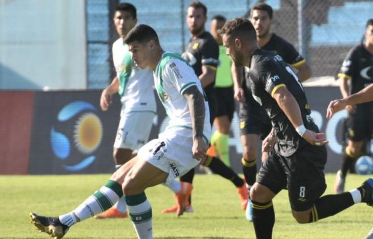 Martín Payero en uno de los intentos ofensivos de Banfield.