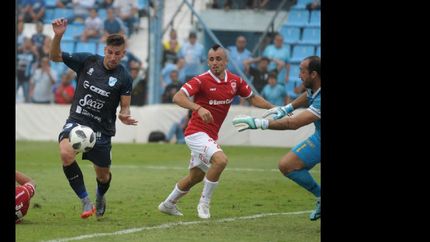 obligado a ganar, el celeste  juega por la permanencia