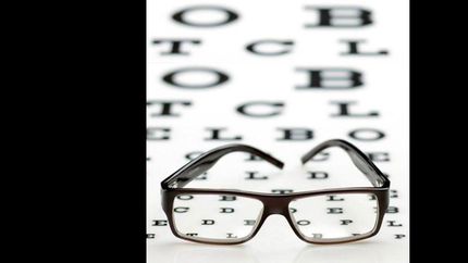 operativo de salud visual en el barrio la perla