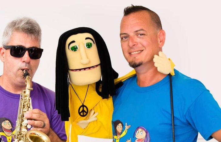 Llegan a la calle Corrientes.