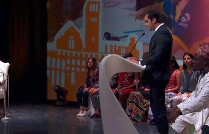 Los jóvenes de la UNLZ, ante el Papa.