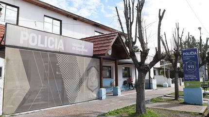 La policía condenada cumplía funciones en la Comisaría de Llavallol. La policía condenada cumplía funciones en la Comisaría de Llavallol.