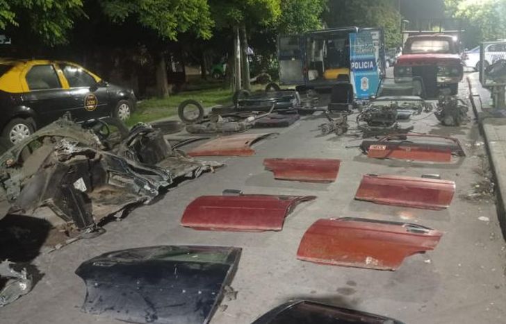 Se secuestraron armas de fuego, vehículos y cientos de autopartes