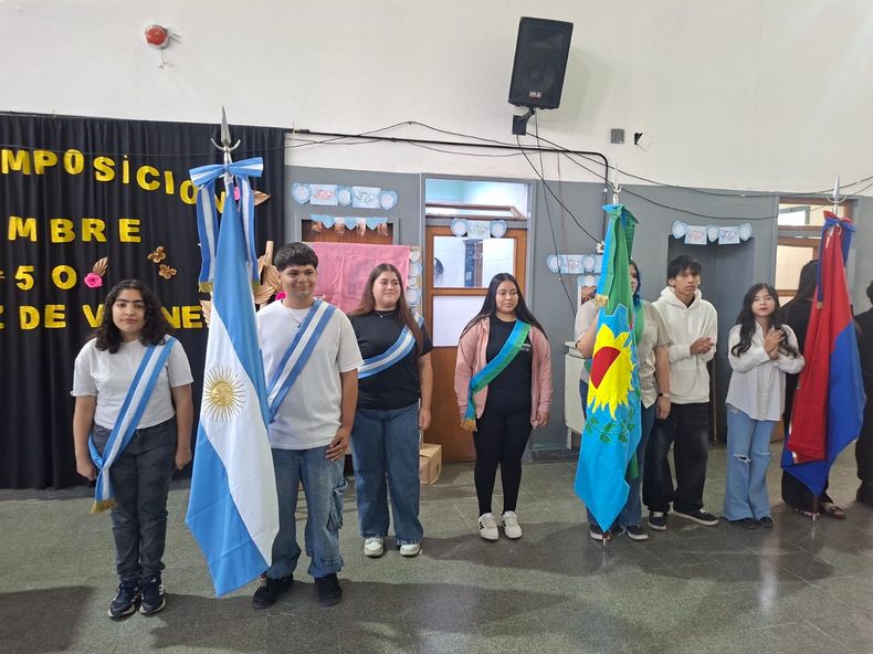 Los alumnos, presentes en el acto de imposición del nombre de la Escuela Nº50 de Centenario.