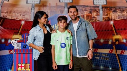 Antonela Roccuzzo y Lionel Messi con su hijo Thiago.