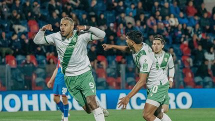Adrián Balboa encaminó el triunfo de Banfield en Victoria.
