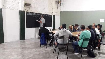 Los vecinos ya pueden anotarse a los diferentes cursos, que son sin costo. Los vecinos ya pueden anotarse a los diferentes cursos, que son sin costo.