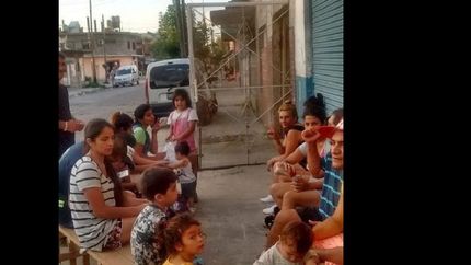 mural, corso y almuerzo en el merendero color esperanza de lanus