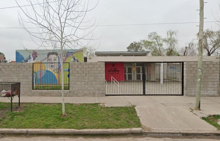 La mujer agredió a una maestra del jardín donde va su hijo.