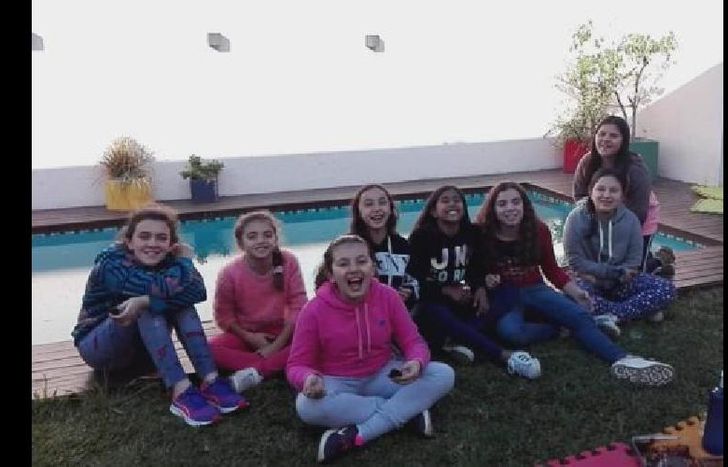 ellas saben que hay chicos que los pasan mal y decidieron organizar una kermese solidaria.