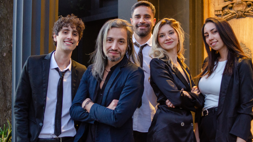 La banda de Lomas que la rompe con un amplio repertorio. La banda de Lomas que la rompe con un amplio repertorio.