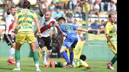 river arranco dormido, pero se desperto a tiempo y festejo en varela