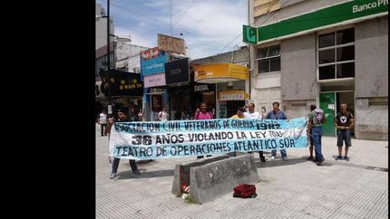 Juntaron firmas en Laprida e italia.