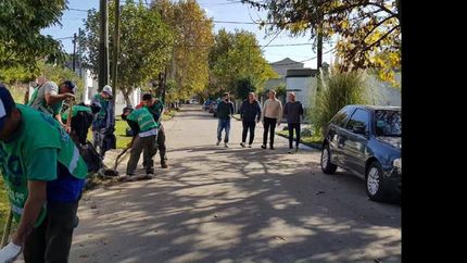Se realizan tareas de mantenimiento, barrido, limpieza, cordoneo y recolección de montículos. Se realizan tareas de mantenimiento, barrido, limpieza, cordoneo y recolección de montículos.