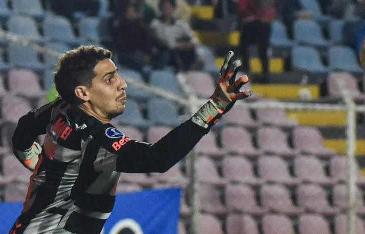 Aguerre seguirá en el arco Granate.