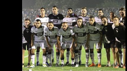 barrabravas de platense robaron y agredieron a los jugadores