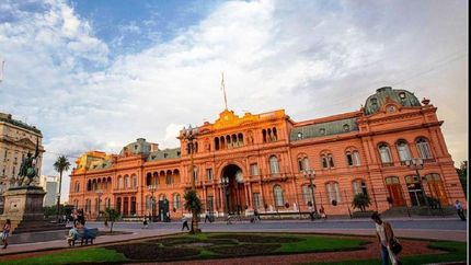 el decreto con el aumento para los estatales ya esta firmado pero siguen puliendo detalles