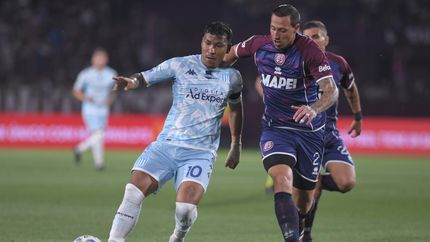 Cristian Lema recibió una insólita expulsión en su último partido en Lanús.