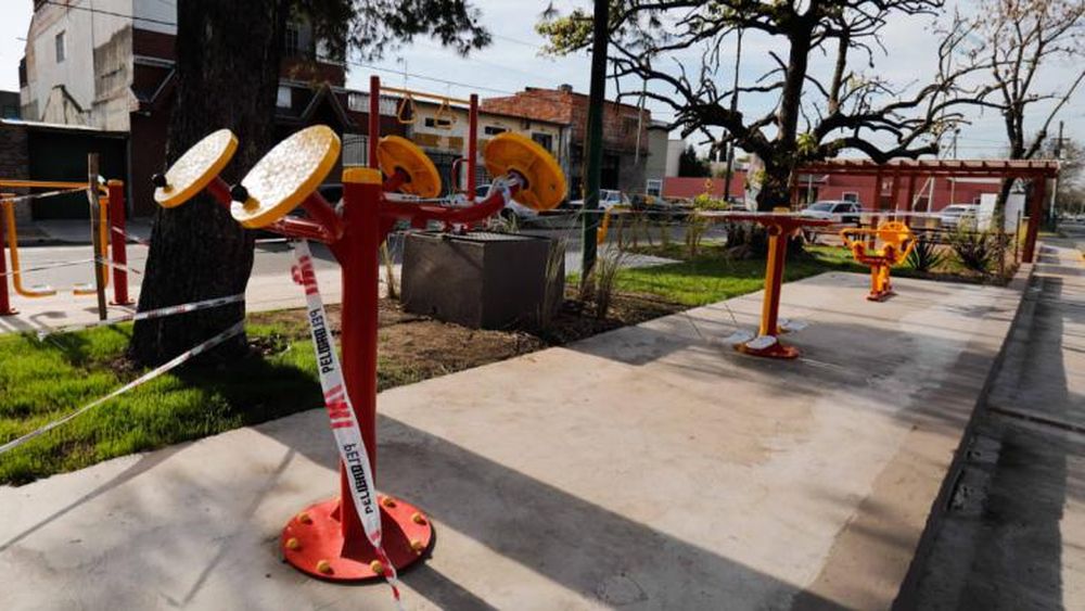 La plazoleta está ubicada entre la avenida Santa Fe y Carlos Glade.
