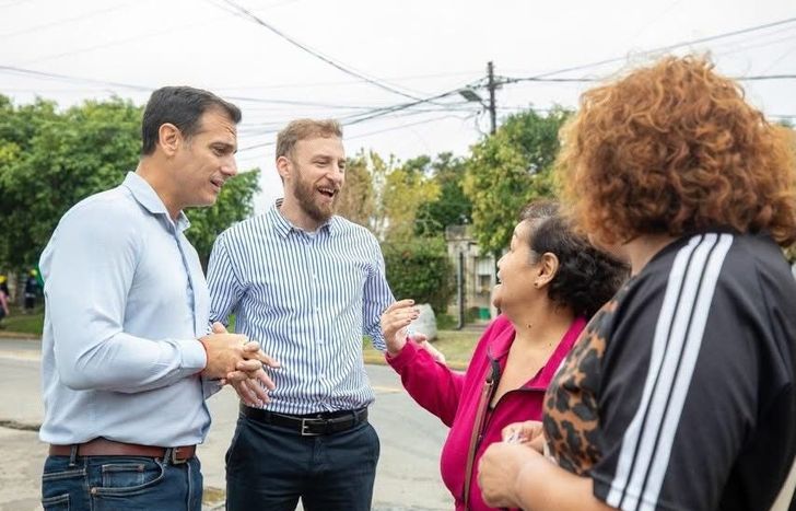 Federico Otermín y Julián Álvarez recorrieron la renovación de la calle Lynch.&nbsp;
