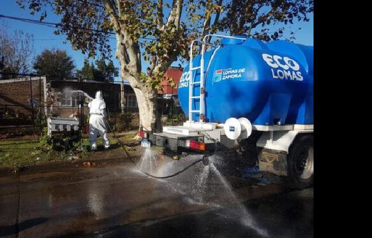 Los operativos de desinfección apuntan a frenar los contagios de transmisión comunitaria.