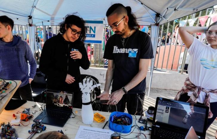 Cada equipo debe tener entre 2 y 5 integrantes de la misma institución.