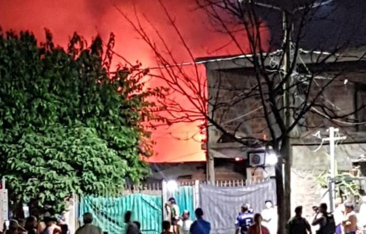 Las llamas se podían ver a gran distancia.