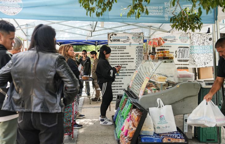 El Mercado de la Comunidad funciona en la Plaza Libertad de Lomas.
