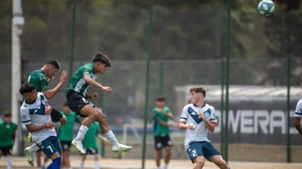 Padovan juega de central.