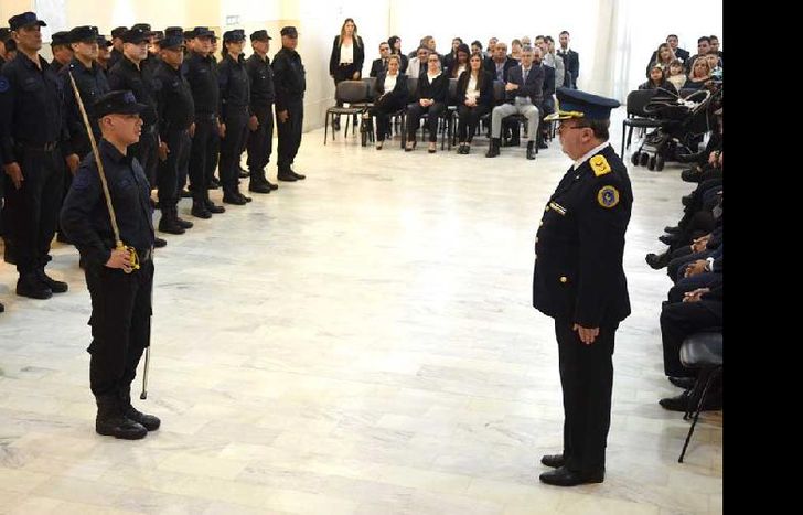 se cumplieron 198 años de la policía federal en argentina.