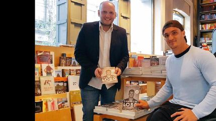 Sebastián Torok, junto a Gustavo Fernández, en la presentación del libro.