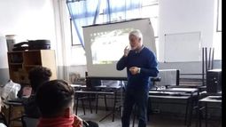 las visitas son constantes a las escuelas de todos los barrios.