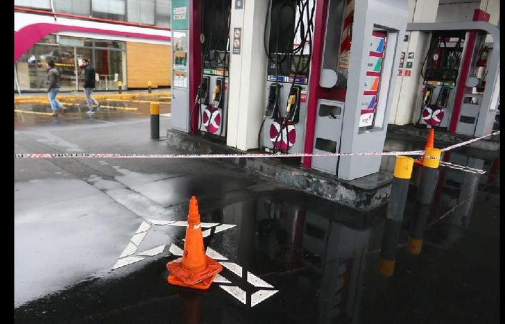 El detenido tenía tarjetas de débito Bapro Copres, que utilizan los organismos públicos para cargar combustible en vehículos oficiales y $50 mil pesos.