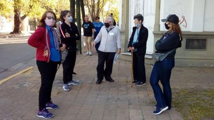 Las recorridas de hacen a pie y son a la gorra.