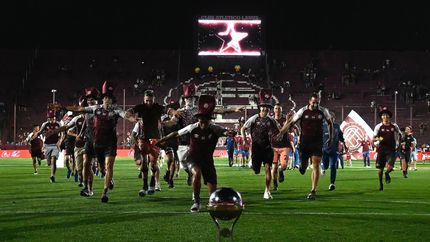 Tras los festejos, Lanús empezó sus vacaciones. Tras los festejos, Lanús empezó sus vacaciones.