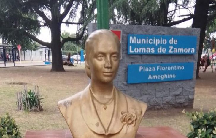 La plaza ya cuenta con nuevos bustos. Una gran iniciativa.