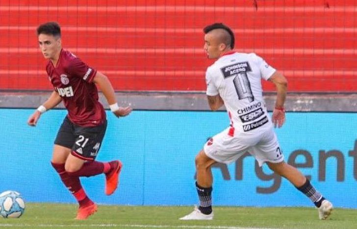 Orozco maniobra ante la marca de Chimino.