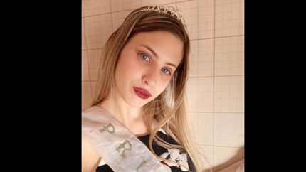 en diciembre fue elegida como miss pettit.