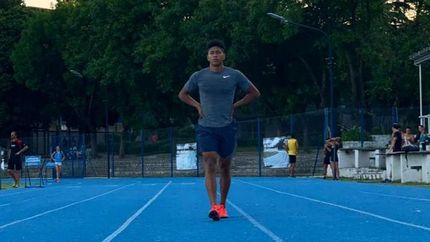Joel, en la pista de atletismo del Parque de Lomas.